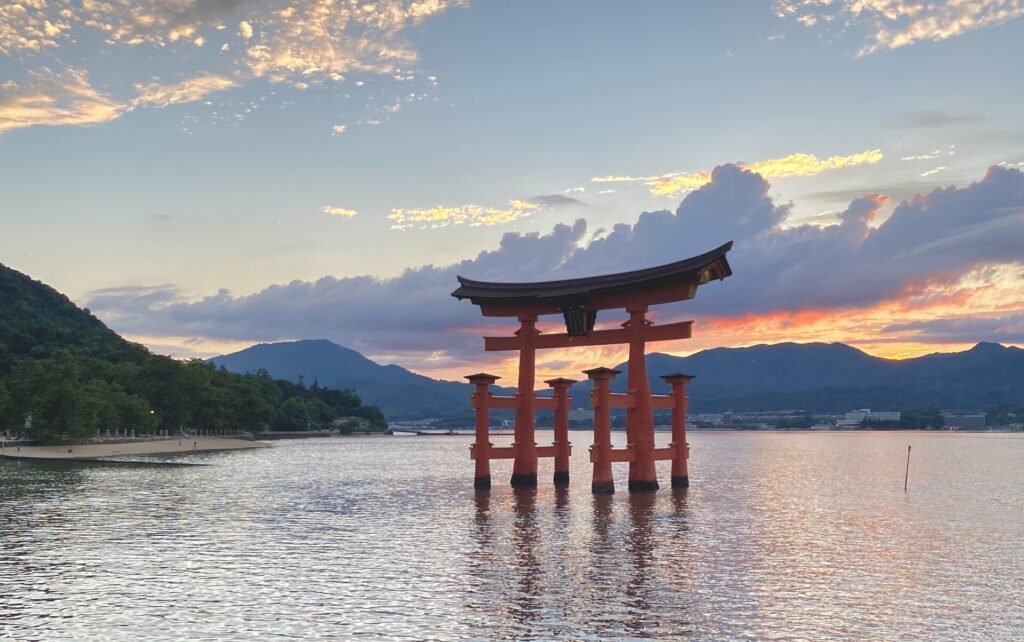 海に浮かぶ鳥居　厳島神社